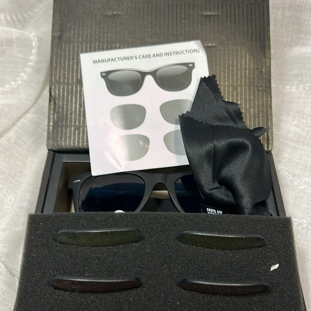 NWT Wayfarer style sunglasses with two interchangeable mirror lenses